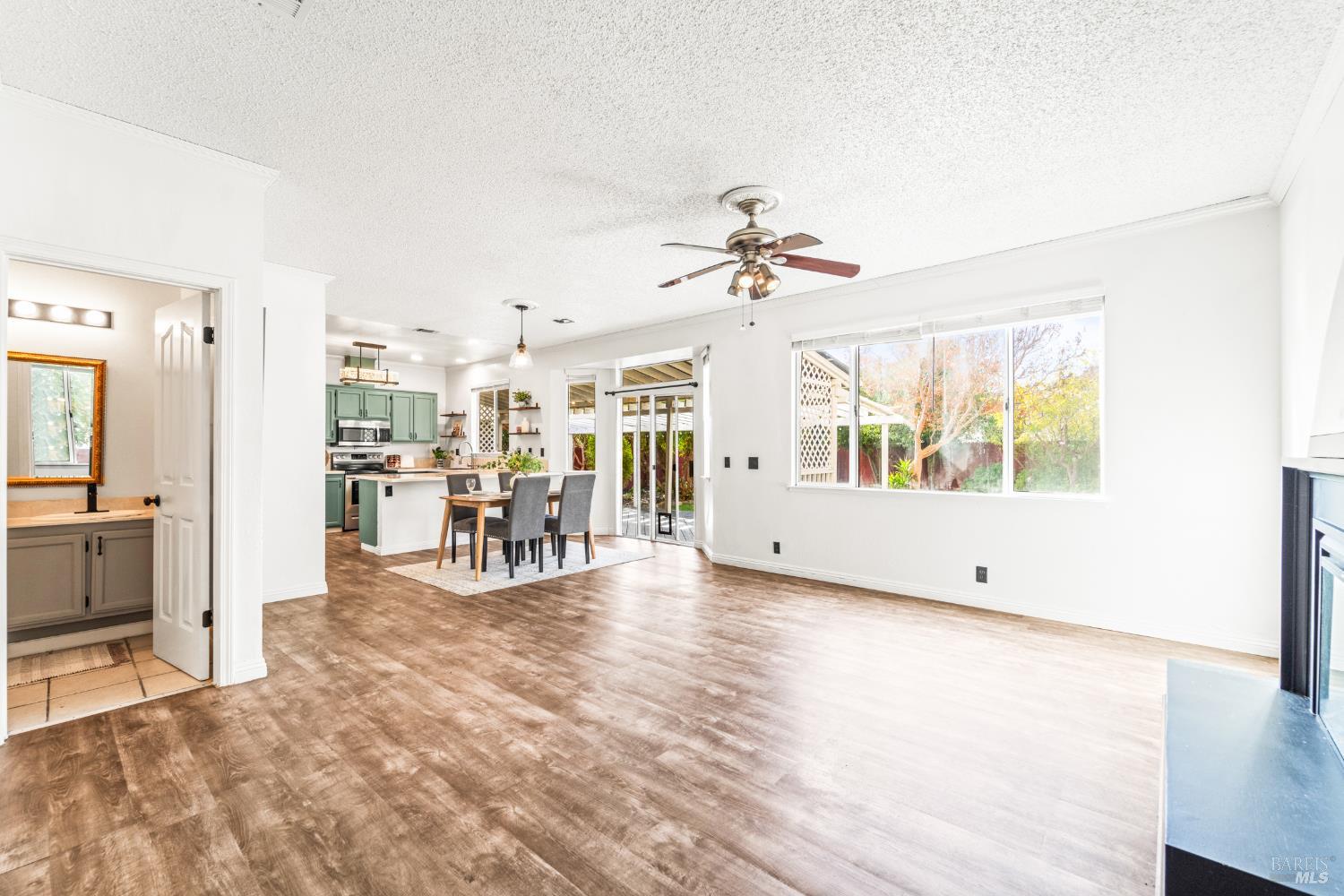 Detail Gallery Image 18 of 58 For 428 Donaldson Ct, Suisun City,  CA 94585 - 3 Beds | 2/1 Baths