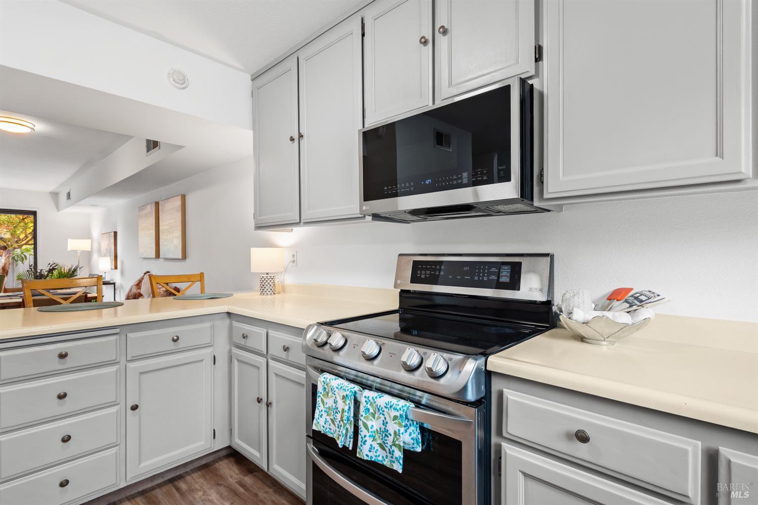 Detail Gallery Image 11 of 47 For 105 Elbridge Ave #E,  Cloverdale,  CA 95425 - 2 Beds | 1/1 Baths