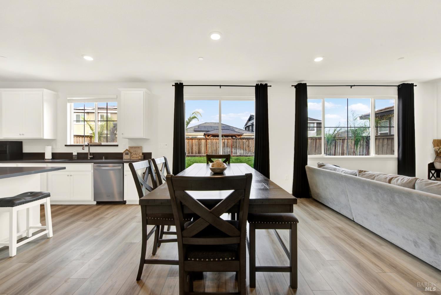 Detail Gallery Image 12 of 57 For 6018 Driver Ct, Vacaville,  CA 95687 - 4 Beds | 3 Baths