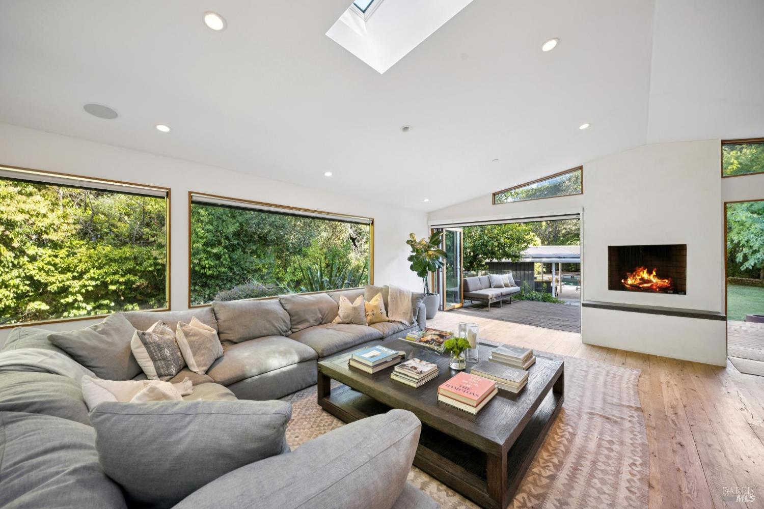 Detail Gallery Image 3 of 28 For 340 Olema Rd, Fairfax,  CA 94930 - 5 Beds | 3/1 Baths