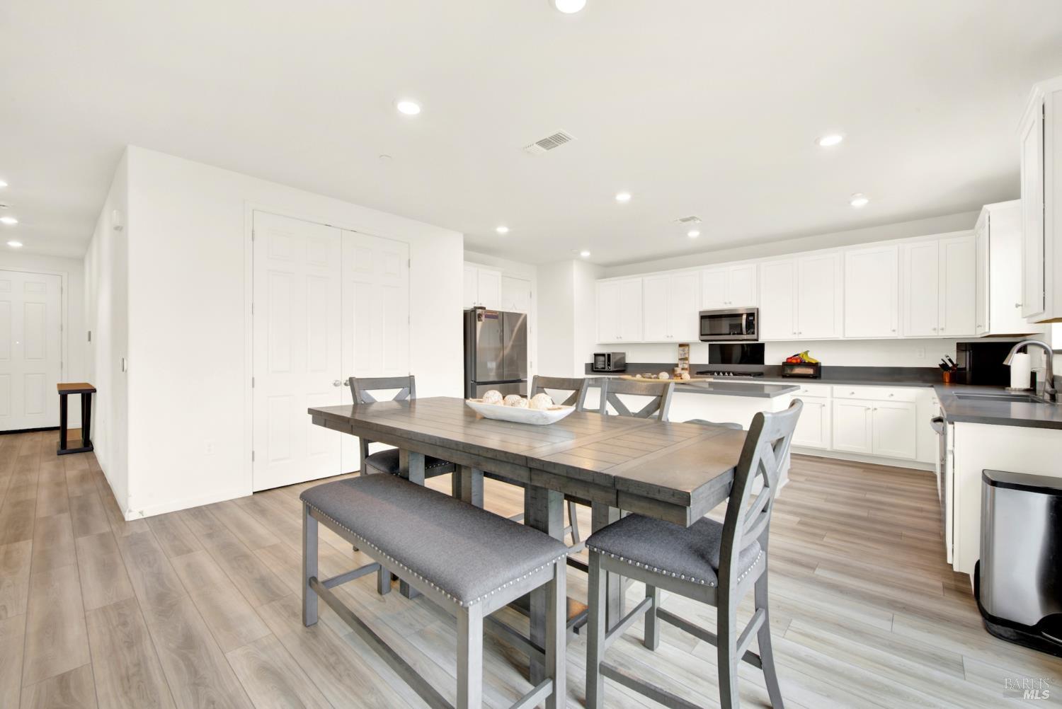 Detail Gallery Image 10 of 57 For 6018 Driver Ct, Vacaville,  CA 95687 - 4 Beds | 3 Baths