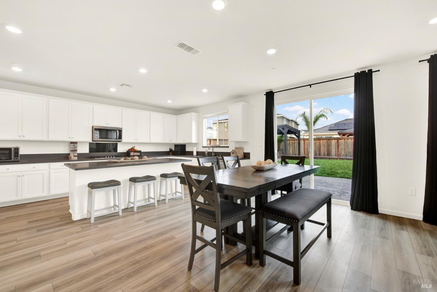 Detail Gallery Image 11 of 57 For 6018 Driver Ct, Vacaville,  CA 95687 - 4 Beds | 3 Baths