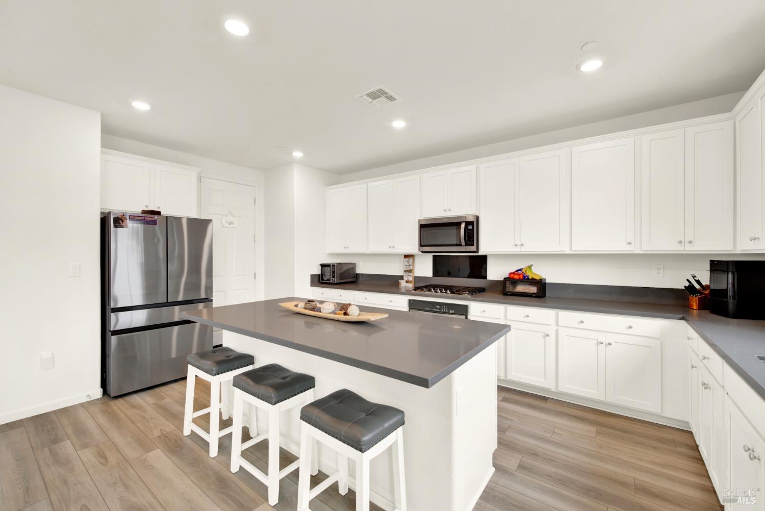 Detail Gallery Image 16 of 57 For 6018 Driver Ct, Vacaville,  CA 95687 - 4 Beds | 3 Baths