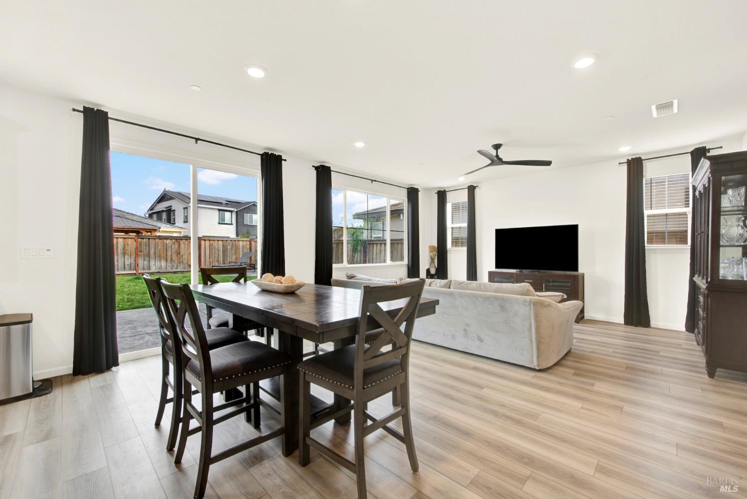 Detail Gallery Image 13 of 57 For 6018 Driver Ct, Vacaville,  CA 95687 - 4 Beds | 3 Baths