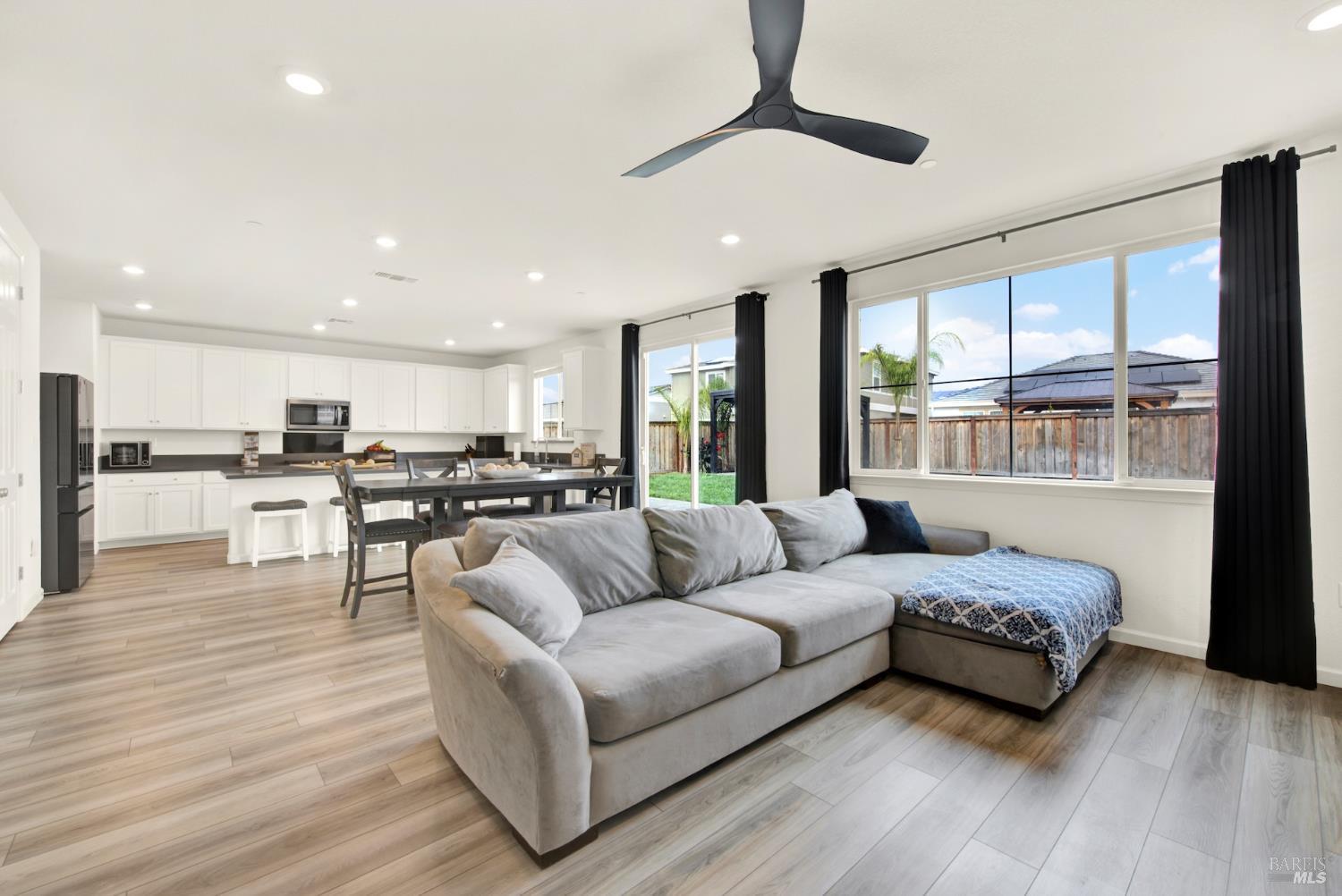 Detail Gallery Image 8 of 57 For 6018 Driver Ct, Vacaville,  CA 95687 - 4 Beds | 3 Baths