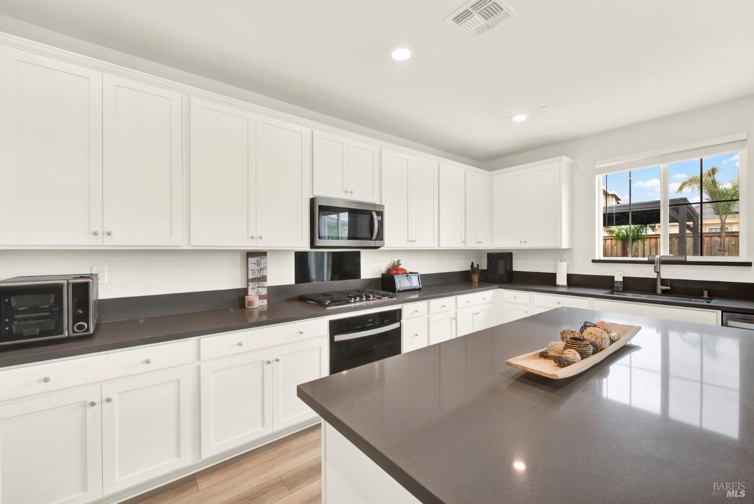 Detail Gallery Image 15 of 57 For 6018 Driver Ct, Vacaville,  CA 95687 - 4 Beds | 3 Baths