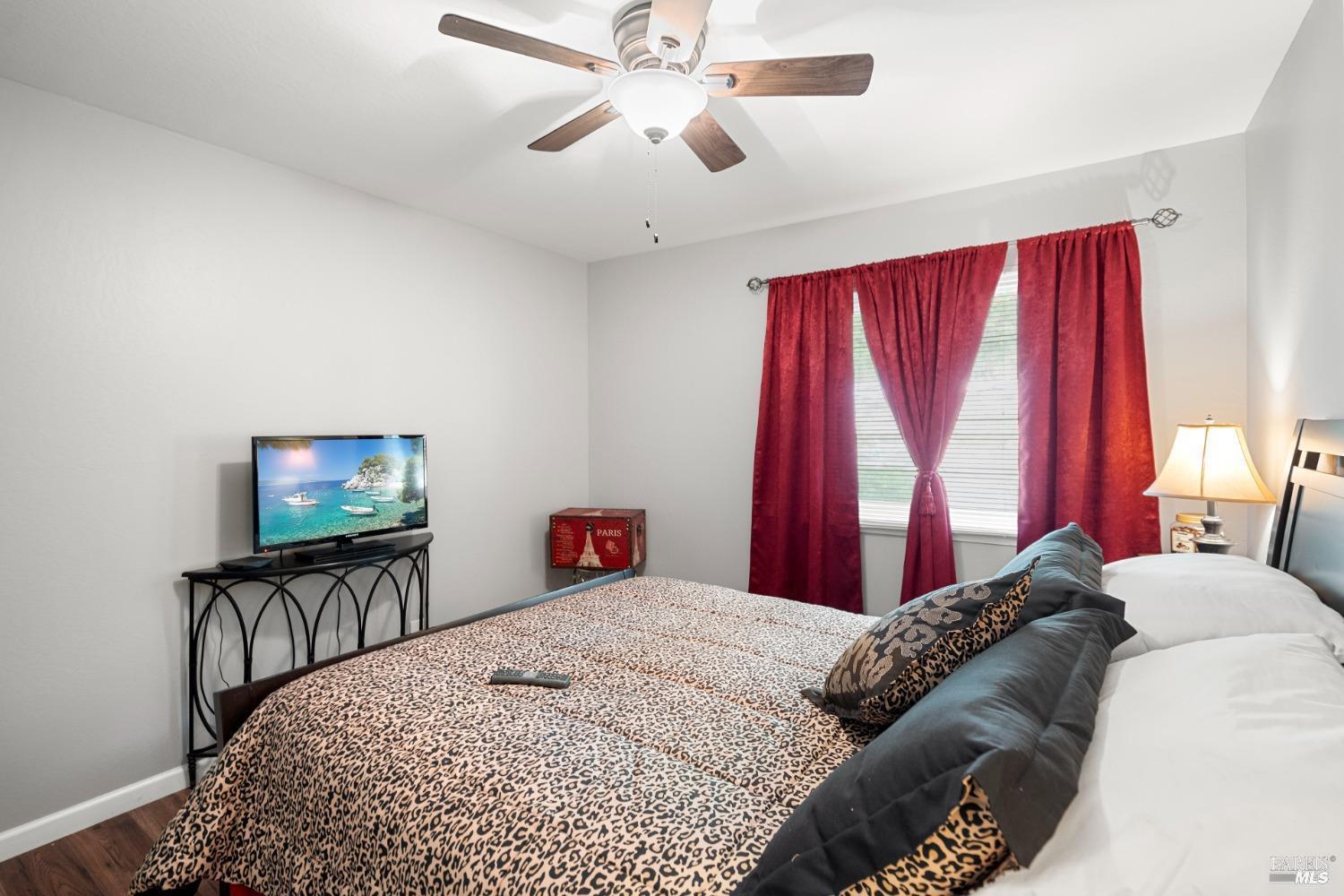 Detail Gallery Image 5 of 12 For 715 Drake Ave, Sausalito,  CA 94965 - 2 Beds | 1 Baths