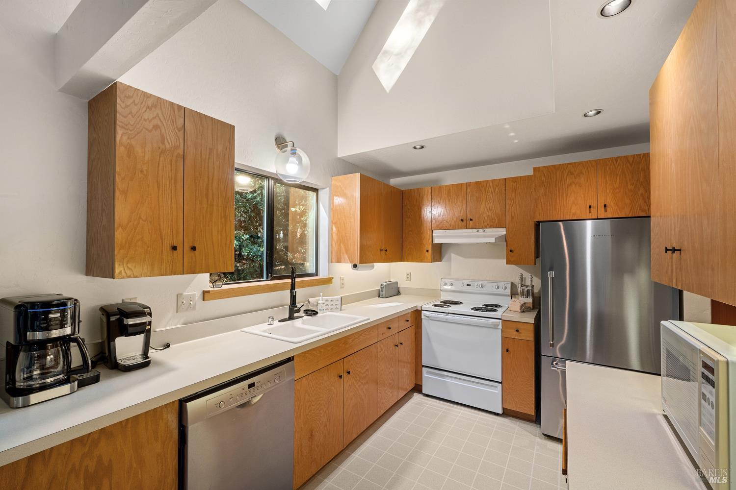 Detail Gallery Image 12 of 37 For 35120 Forest Ct, Gualala,  CA 95445 - 3 Beds | 2 Baths