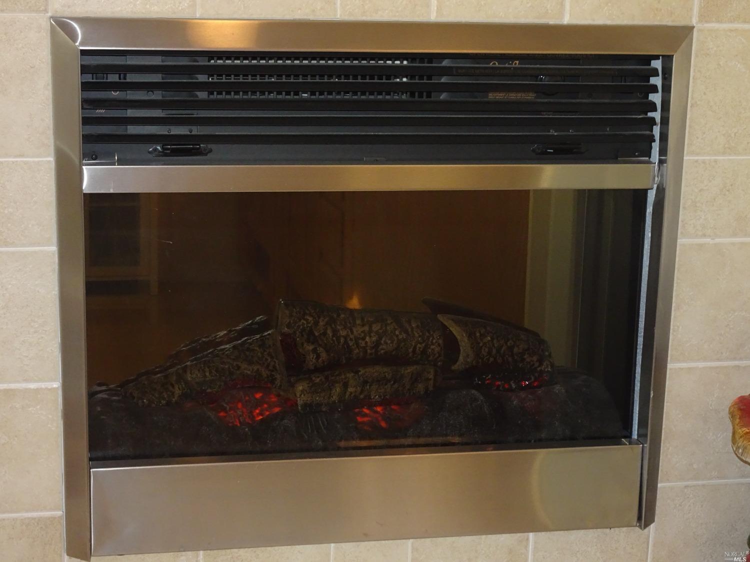 Detail Gallery Image 5 of 22 For 86 Biltmore Ct, Fairfield,  CA 94533 - 3 Beds | 2 Baths