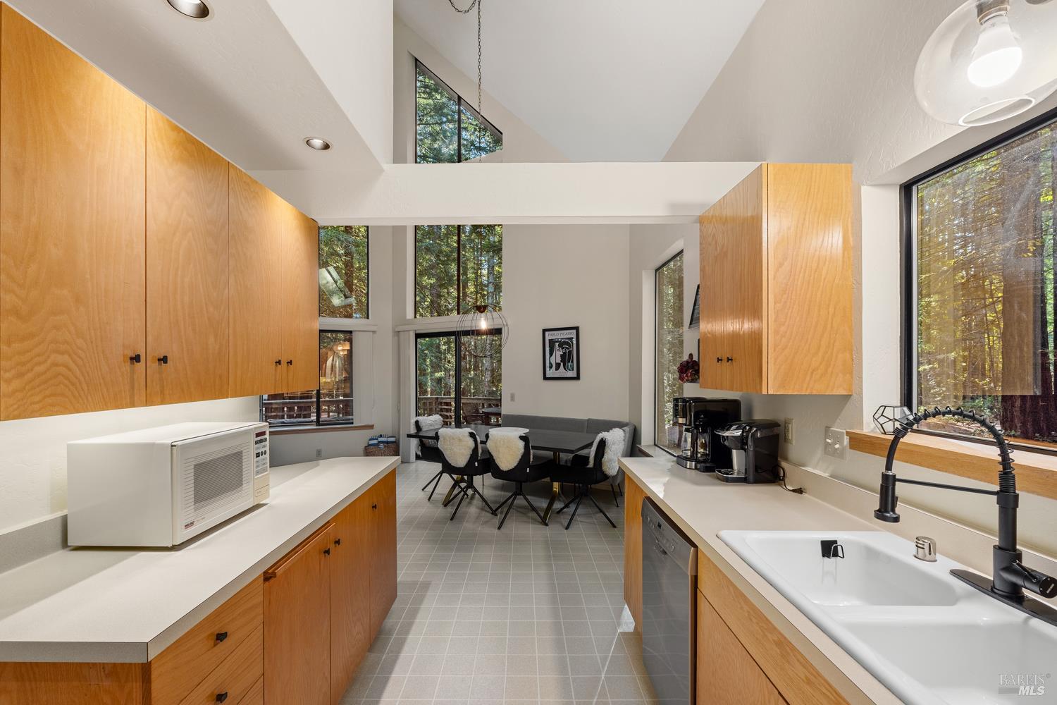 Detail Gallery Image 10 of 37 For 35120 Forest Ct, Gualala,  CA 95445 - 3 Beds | 2 Baths