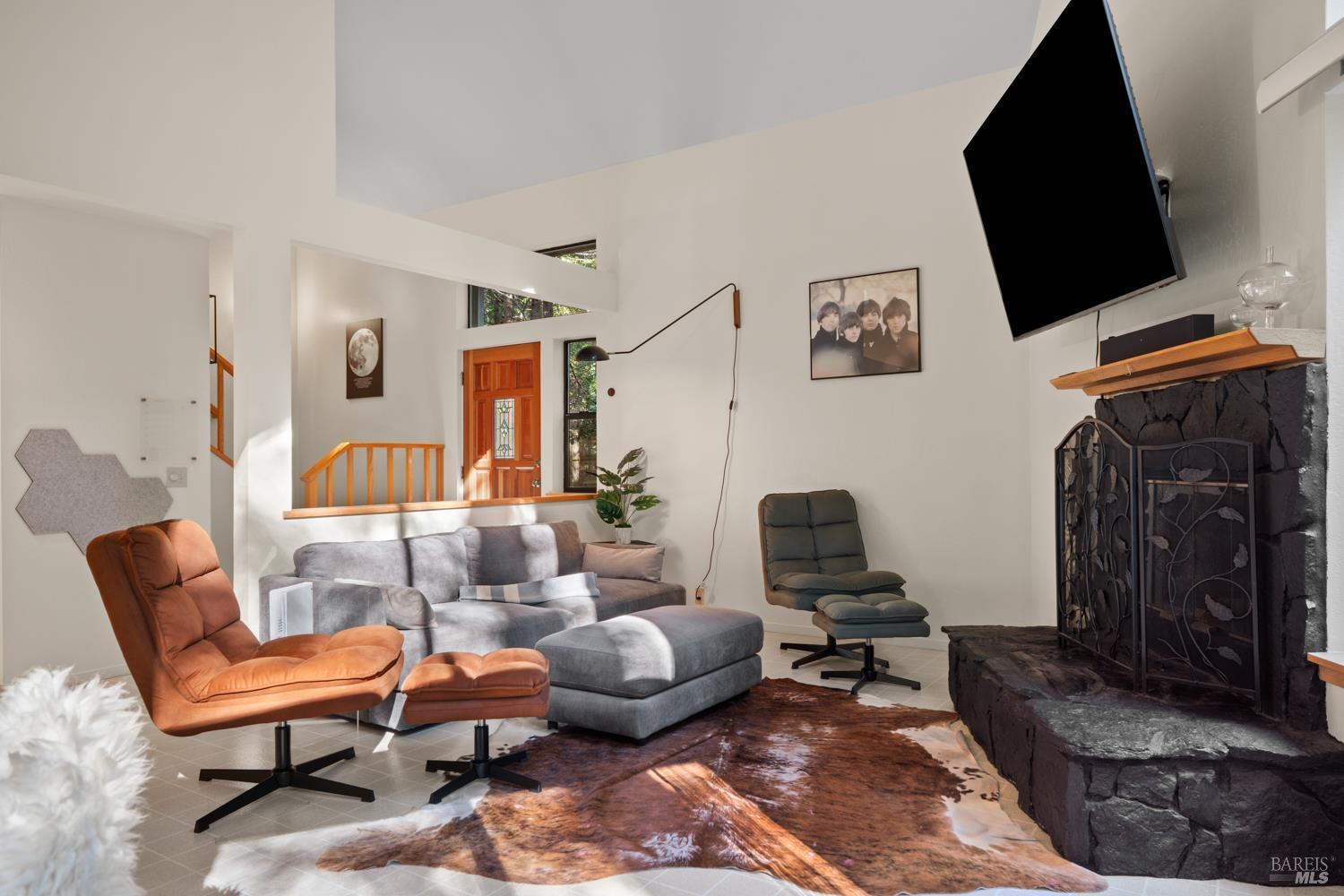 Detail Gallery Image 3 of 37 For 35120 Forest Ct, Gualala,  CA 95445 - 3 Beds | 2 Baths