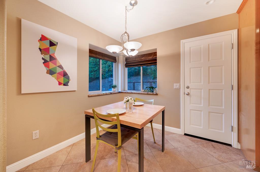 Detail Gallery Image 16 of 41 For 2531 Del Rosa Ave, Santa Rosa,  CA 95409 - 3 Beds | 2/1 Baths