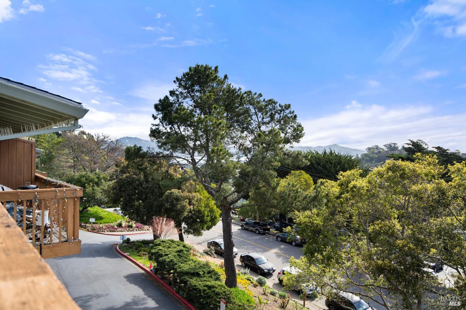 Detail Gallery Image 8 of 12 For 715 Drake Ave, Sausalito,  CA 94965 - 2 Beds | 1 Baths