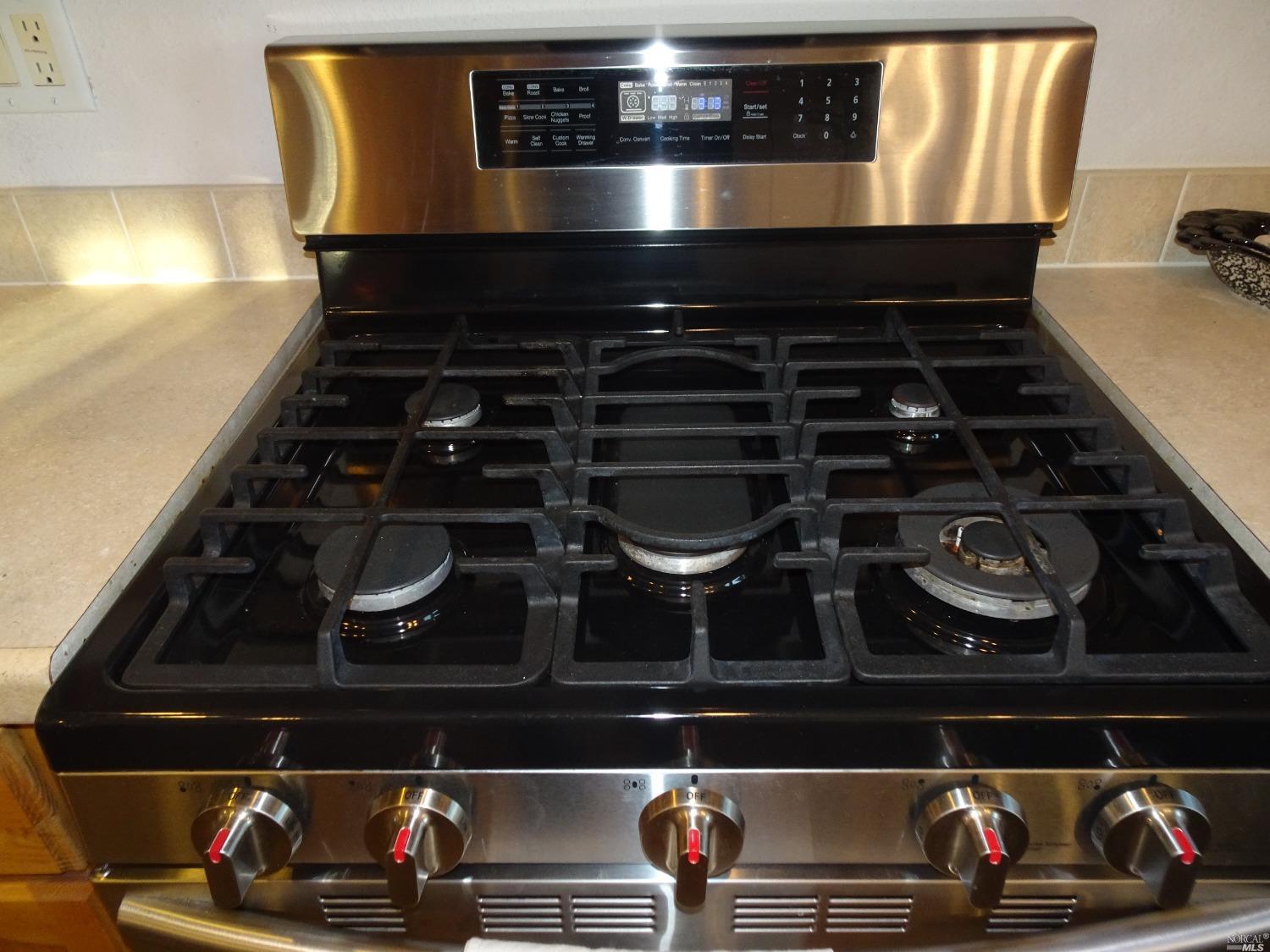 Detail Gallery Image 3 of 22 For 86 Biltmore Ct, Fairfield,  CA 94533 - 3 Beds | 2 Baths