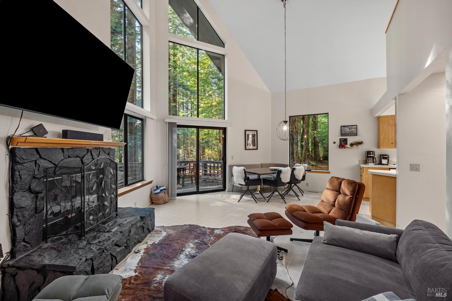 Detail Gallery Image 6 of 37 For 35120 Forest Ct, Gualala,  CA 95445 - 3 Beds | 2 Baths