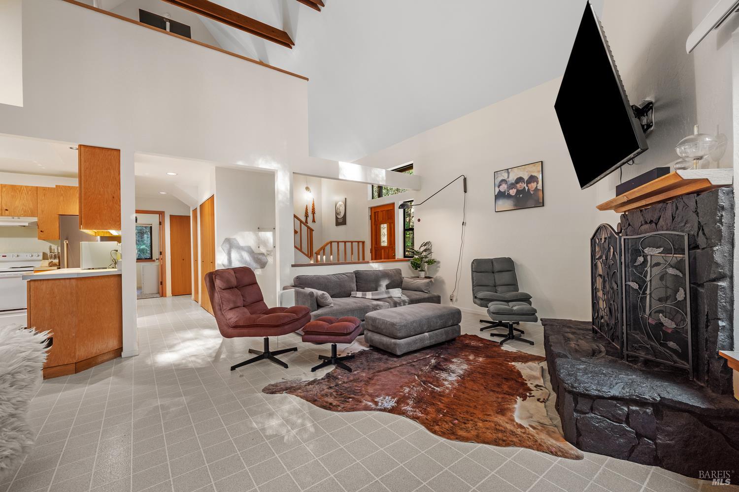 Detail Gallery Image 5 of 37 For 35120 Forest Ct, Gualala,  CA 95445 - 3 Beds | 2 Baths