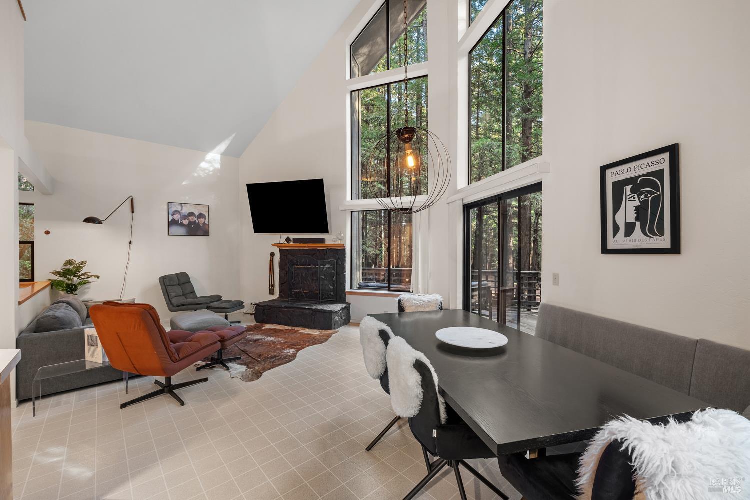 Detail Gallery Image 7 of 37 For 35120 Forest Ct, Gualala,  CA 95445 - 3 Beds | 2 Baths