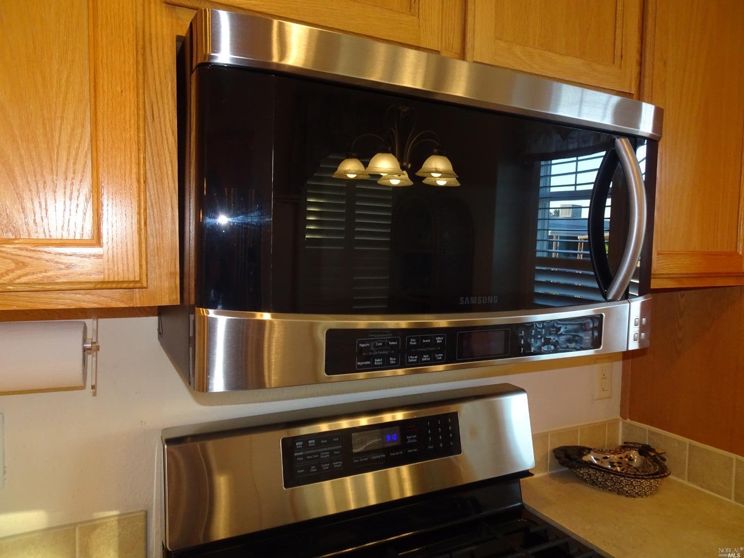 Detail Gallery Image 4 of 22 For 86 Biltmore Ct, Fairfield,  CA 94533 - 3 Beds | 2 Baths