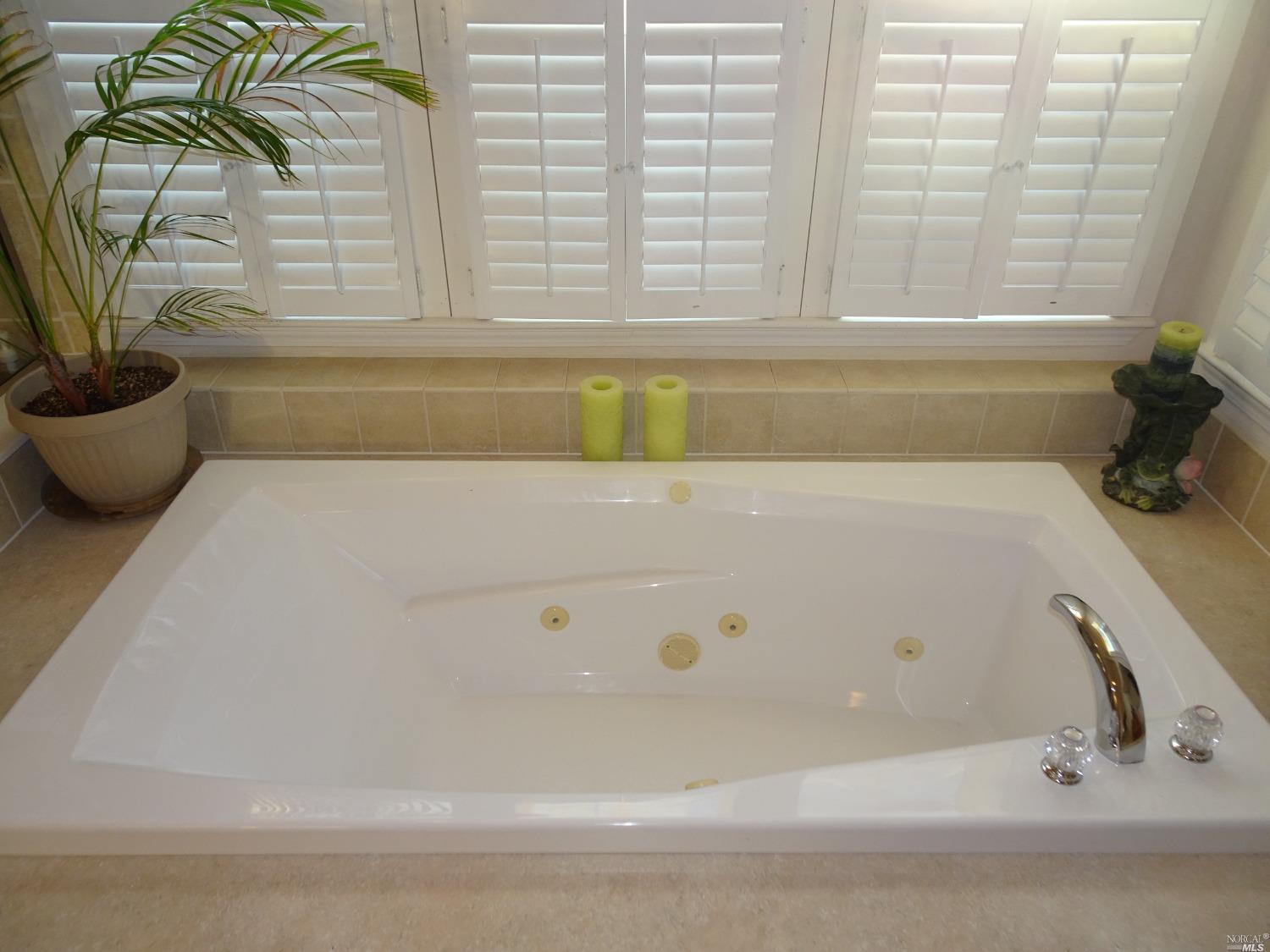 Detail Gallery Image 6 of 22 For 86 Biltmore Ct, Fairfield,  CA 94533 - 3 Beds | 2 Baths