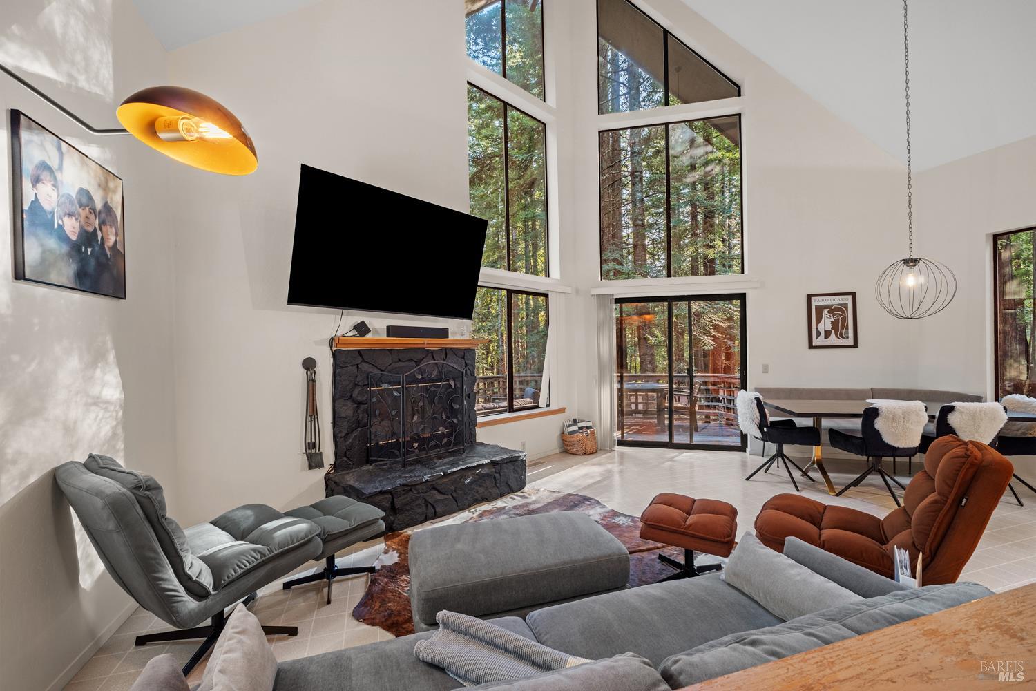 Detail Gallery Image 4 of 37 For 35120 Forest Ct, Gualala,  CA 95445 - 3 Beds | 2 Baths