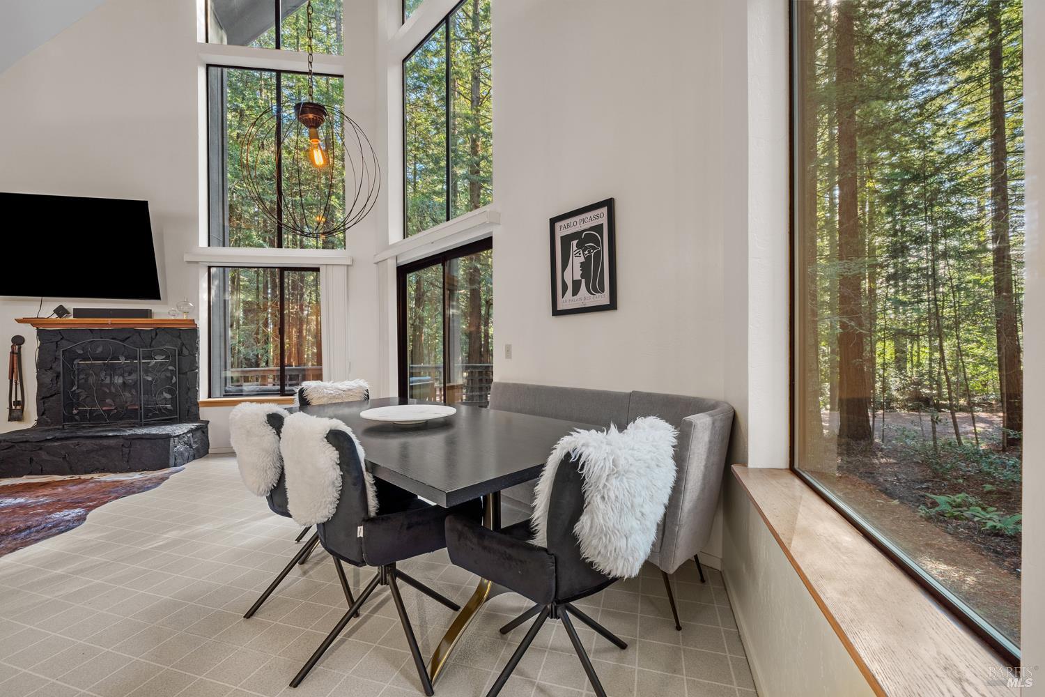 Detail Gallery Image 9 of 37 For 35120 Forest Ct, Gualala,  CA 95445 - 3 Beds | 2 Baths