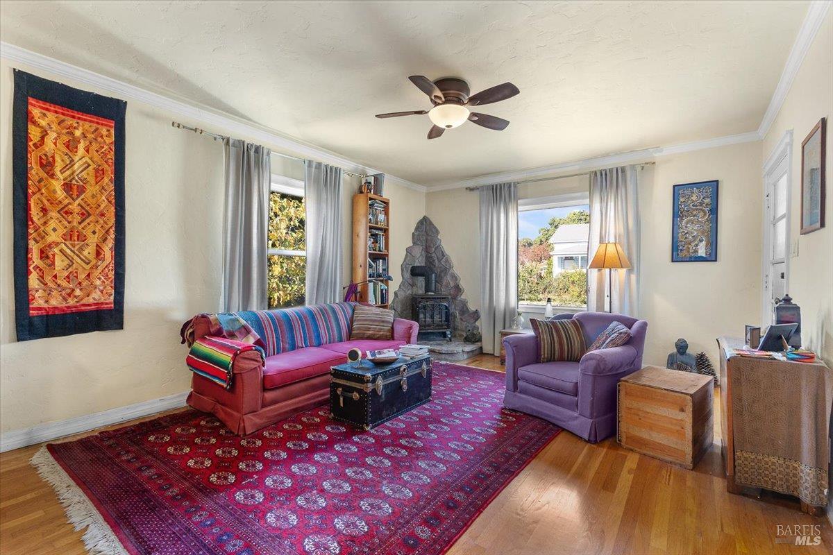 Detail Gallery Image 8 of 46 For 130 11th St, Santa Rosa,  CA 95401 - 4 Beds | 2 Baths