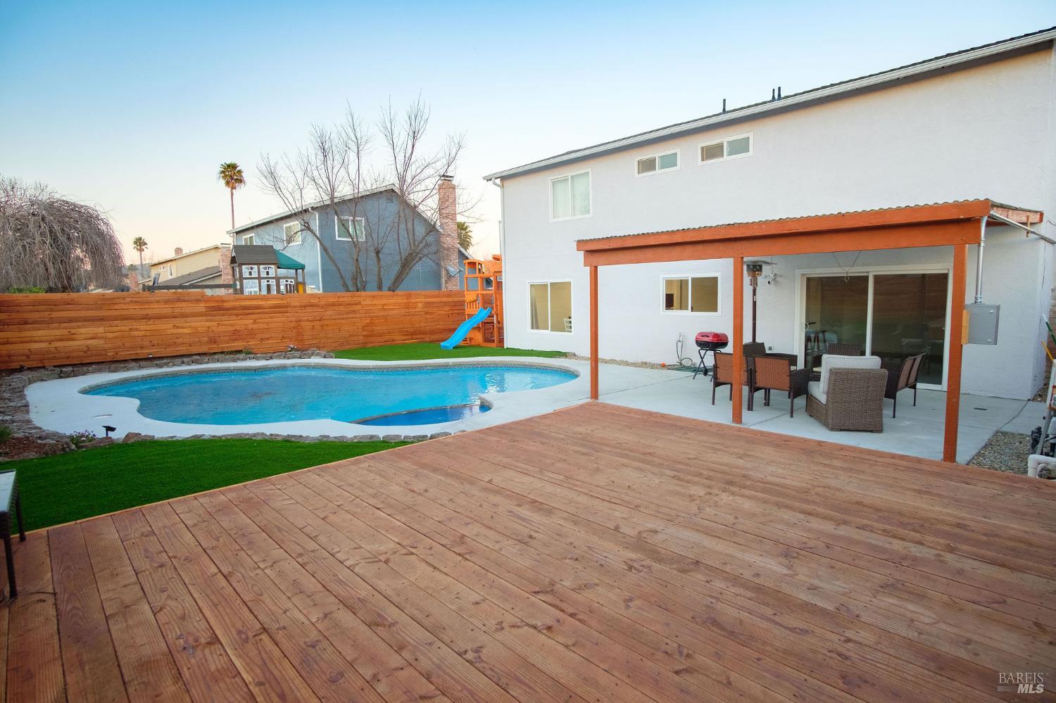 Detail Gallery Image 8 of 8 For 1210 Humphrey Dr, Suisun City,  CA 94585 - 4 Beds | 2/1 Baths