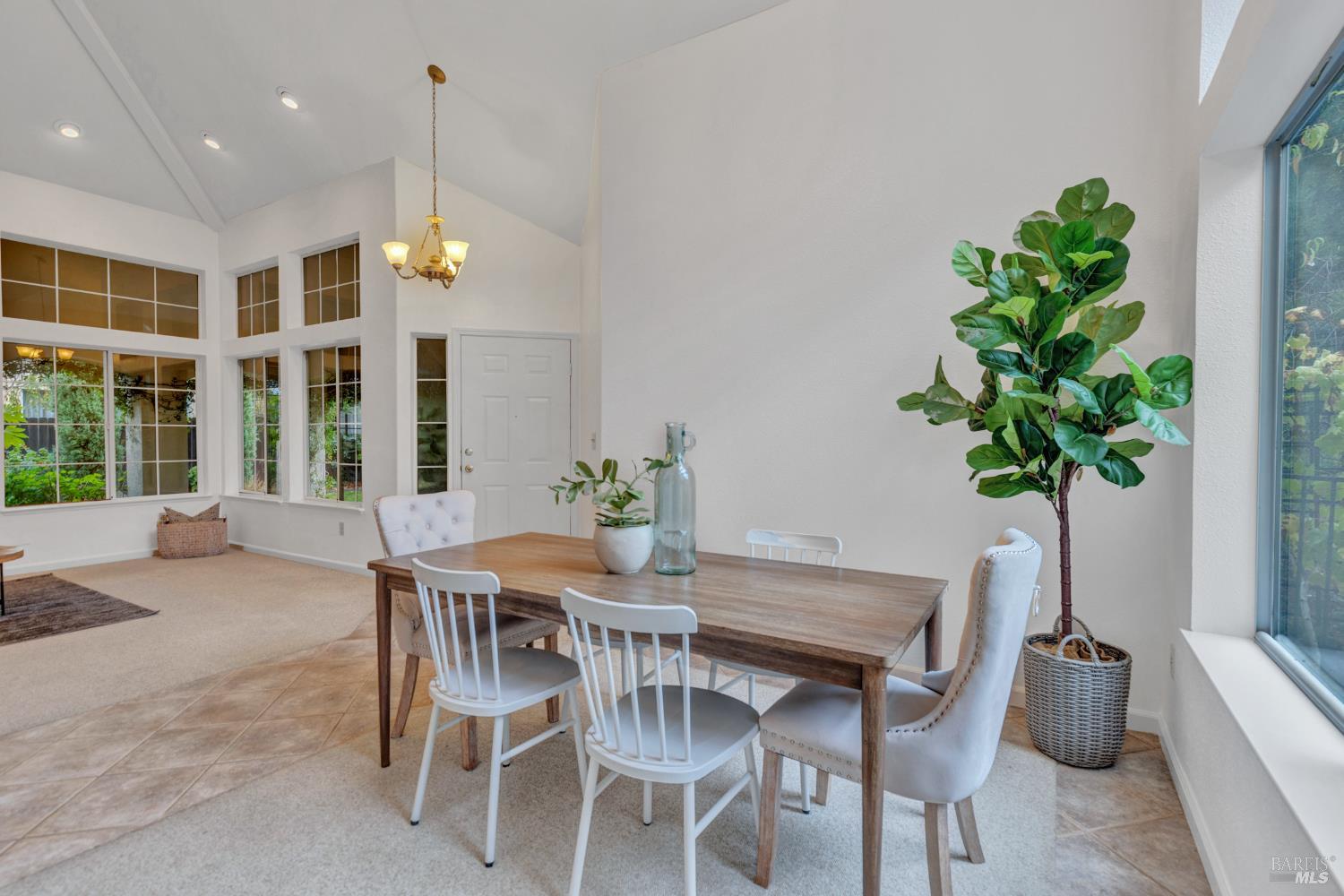 Detail Gallery Image 6 of 36 For 131 Sheila Ct, Vallejo,  CA 94591 - 5 Beds | 3 Baths