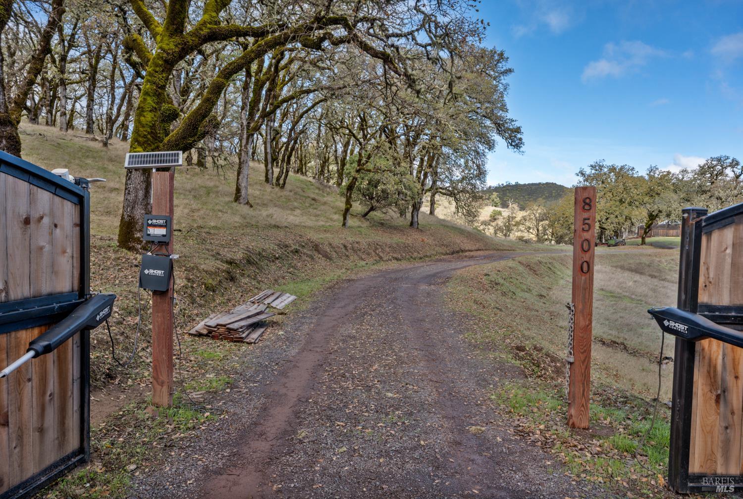 Detail Gallery Image 14 of 20 For 8500 Black Bart Trl, Redwood Valley,  CA 95470 - 4 Beds | 2 Baths