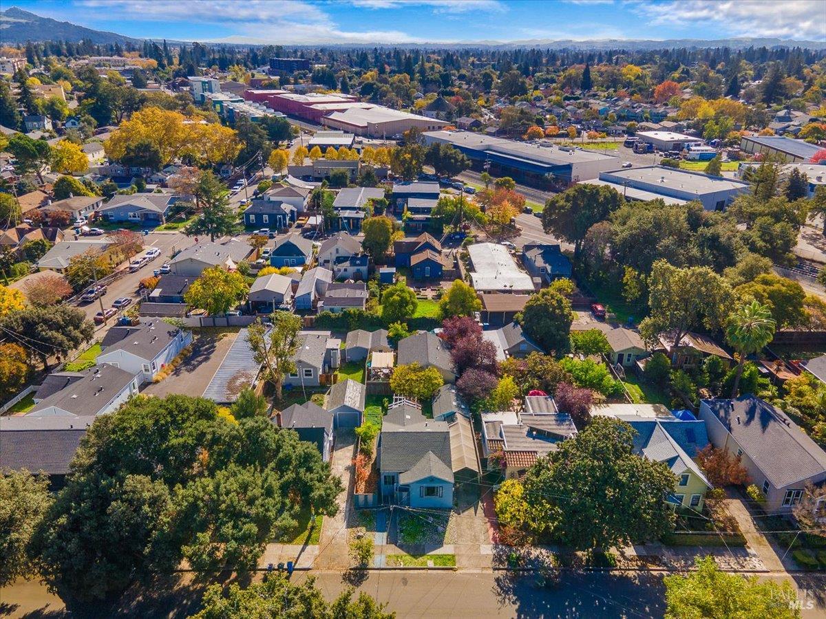 Detail Gallery Image 3 of 46 For 130 11th St, Santa Rosa,  CA 95401 - 4 Beds | 2 Baths