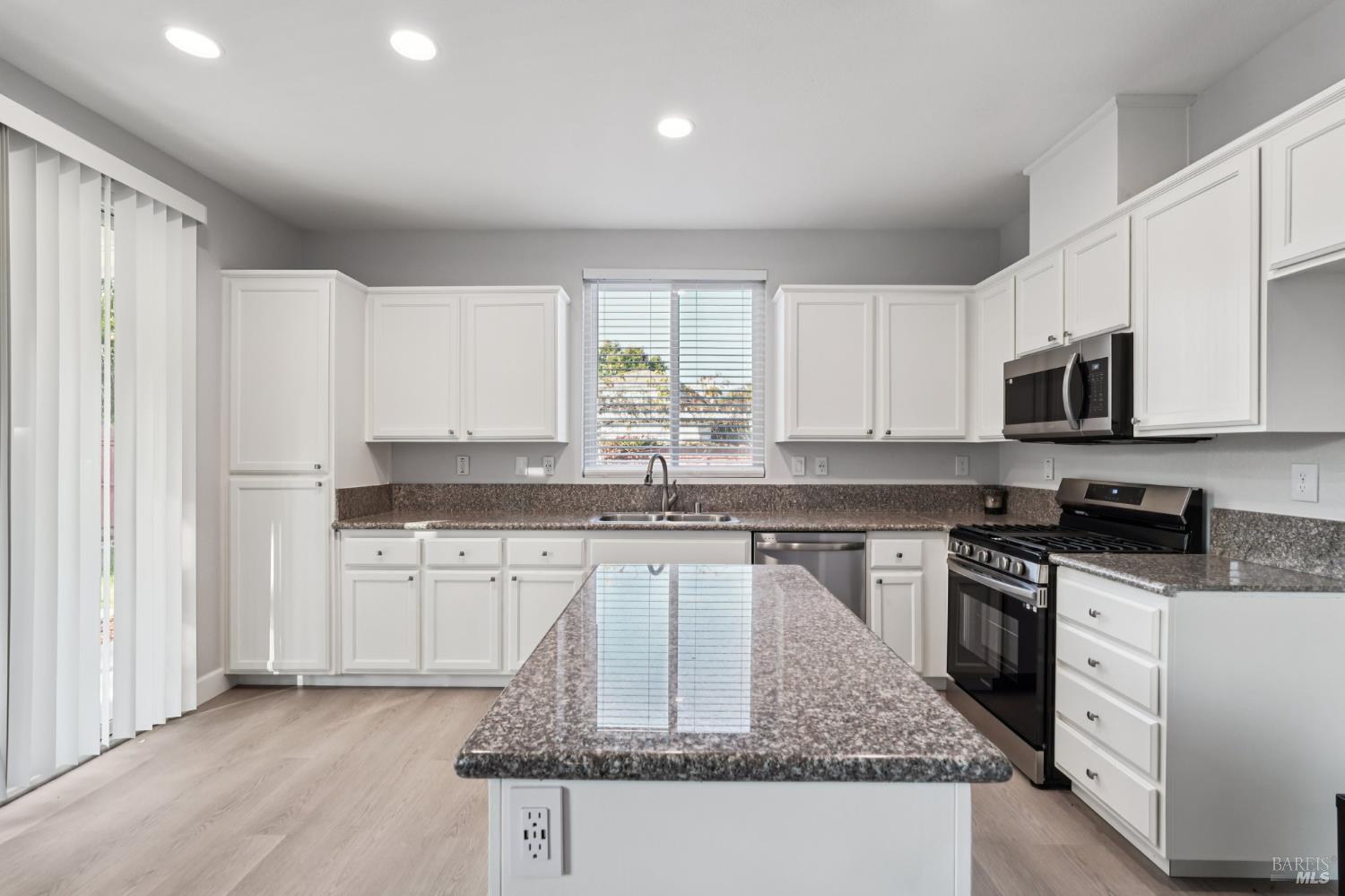 Detail Gallery Image 17 of 50 For 824 Cedarcrest Dr, Vacaville,  CA 95687 - 4 Beds | 3 Baths