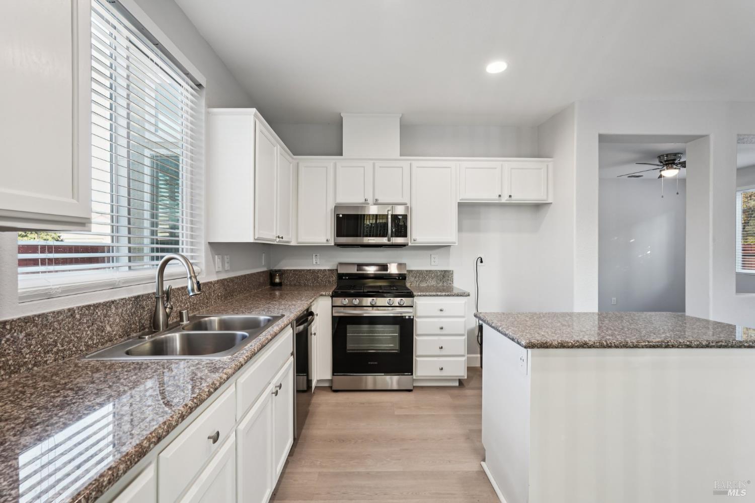 Detail Gallery Image 16 of 50 For 824 Cedarcrest Dr, Vacaville,  CA 95687 - 4 Beds | 3 Baths