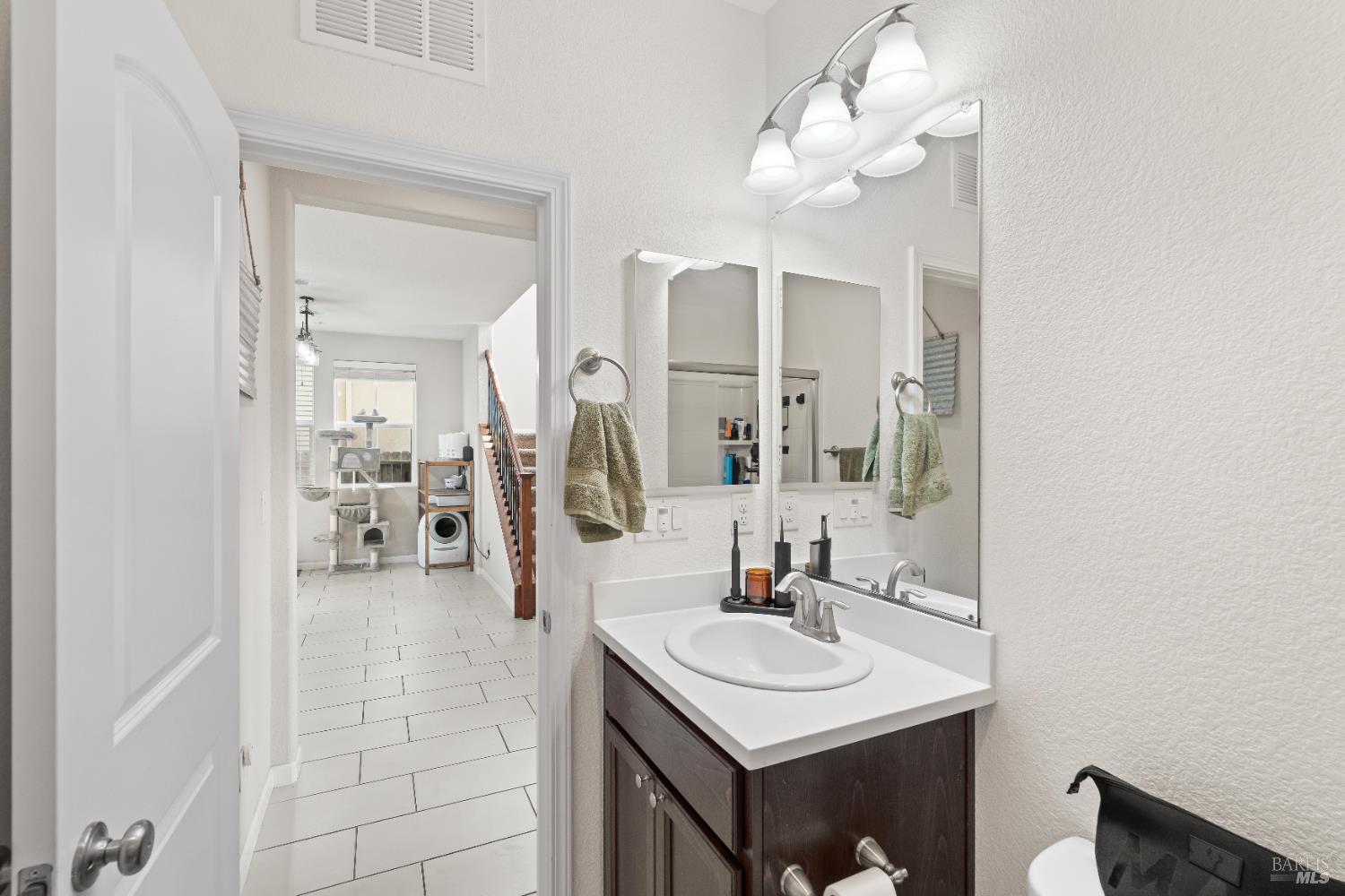 Detail Gallery Image 12 of 47 For 112 Wisteria Cir, Vacaville,  CA 95687 - 4 Beds | 3 Baths