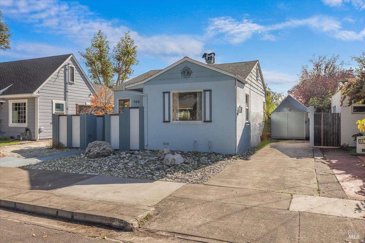 Detail Gallery Image 5 of 46 For 130 11th St, Santa Rosa,  CA 95401 - 4 Beds | 2 Baths