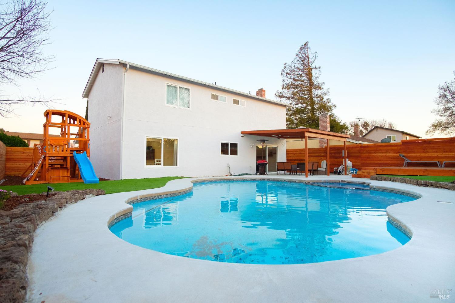 Detail Gallery Image 7 of 8 For 1210 Humphrey Dr, Suisun City,  CA 94585 - 4 Beds | 2/1 Baths