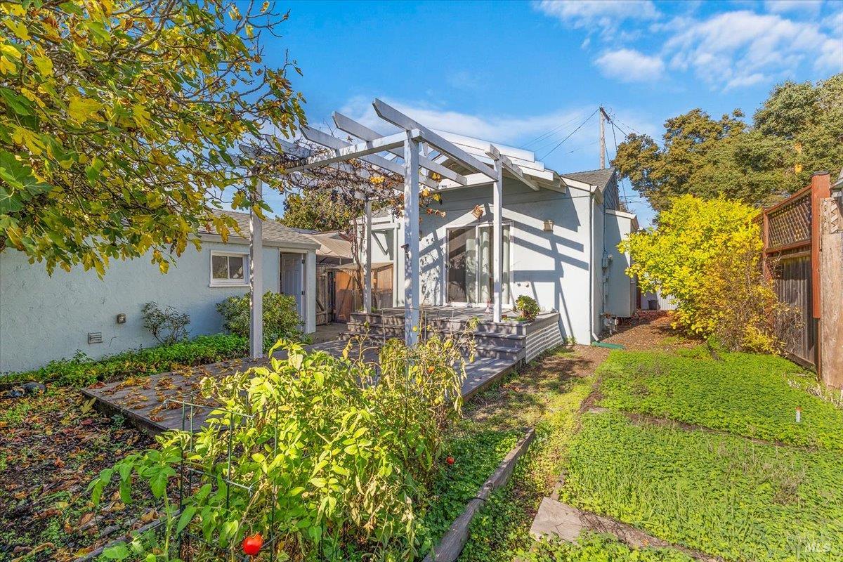 Detail Gallery Image 22 of 46 For 130 11th St, Santa Rosa,  CA 95401 - 4 Beds | 2 Baths