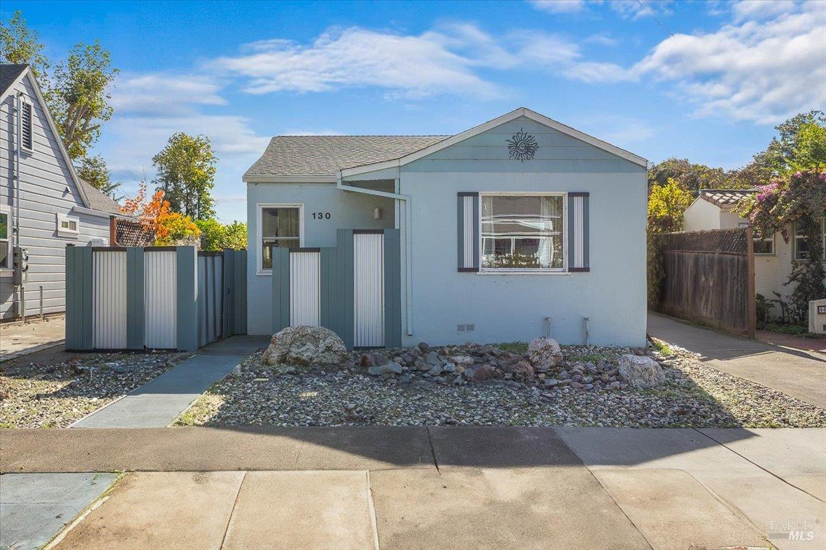 Detail Gallery Image 4 of 46 For 130 11th St, Santa Rosa,  CA 95401 - 4 Beds | 2 Baths