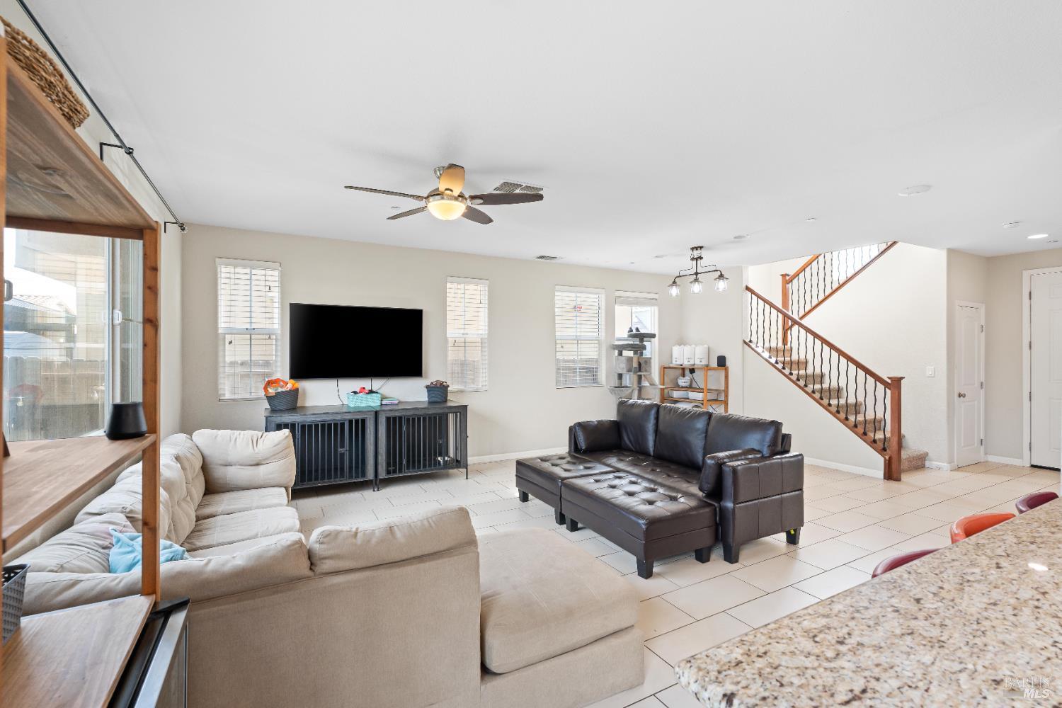 Detail Gallery Image 13 of 47 For 112 Wisteria Cir, Vacaville,  CA 95687 - 4 Beds | 3 Baths