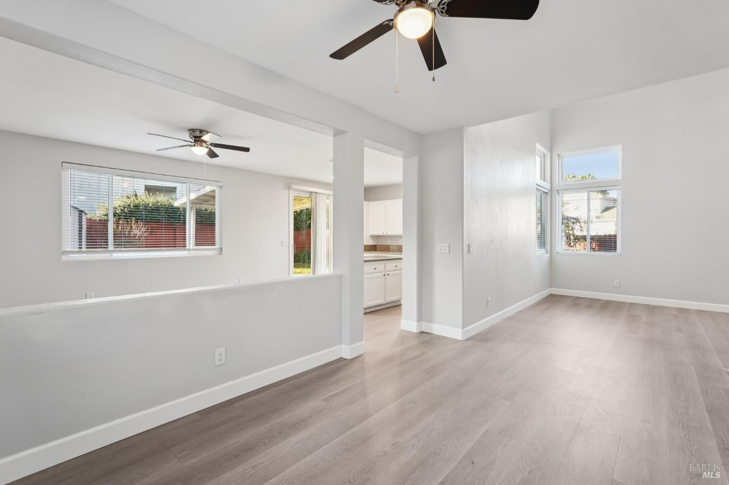 Detail Gallery Image 11 of 50 For 824 Cedarcrest Dr, Vacaville,  CA 95687 - 4 Beds | 3 Baths