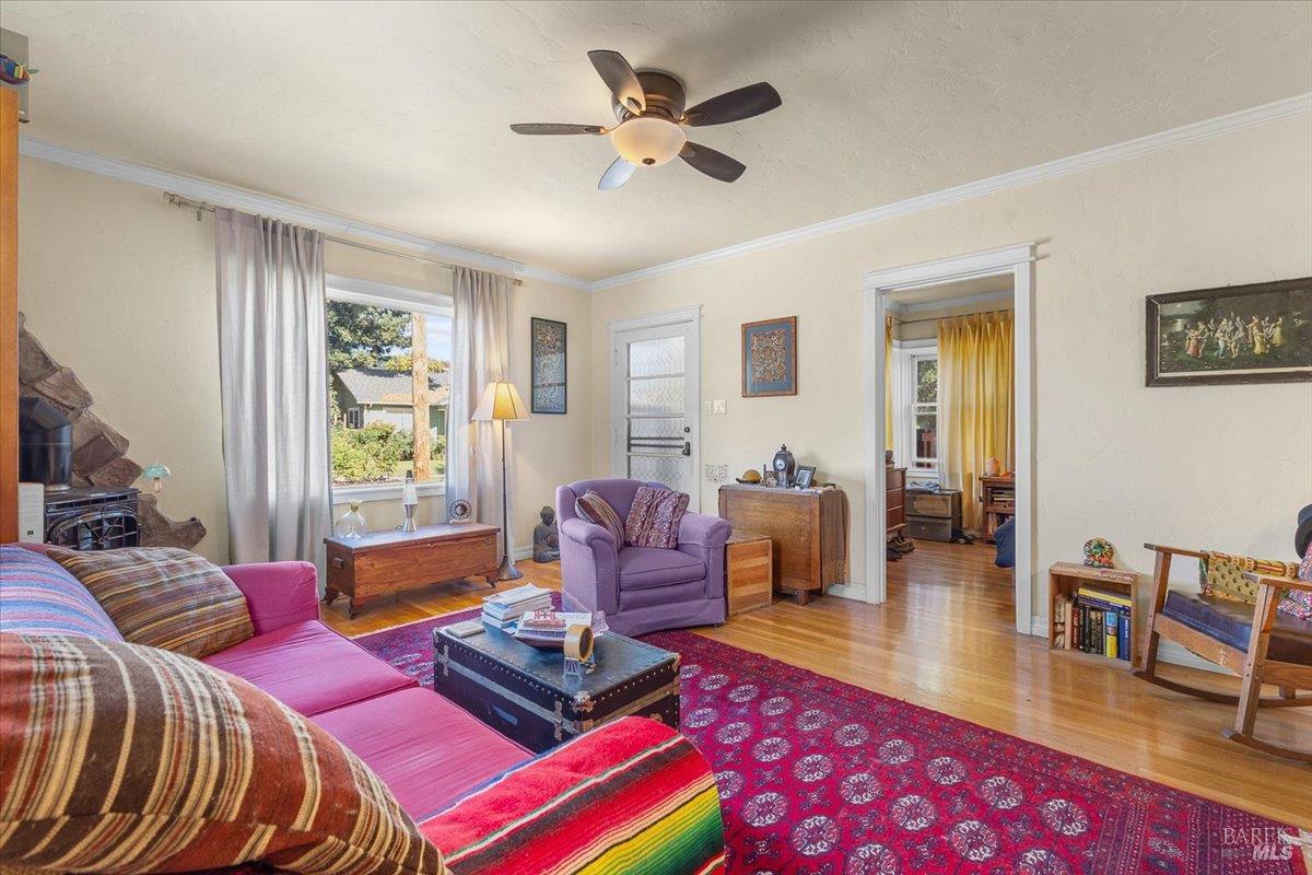 Detail Gallery Image 7 of 46 For 130 11th St, Santa Rosa,  CA 95401 - 4 Beds | 2 Baths