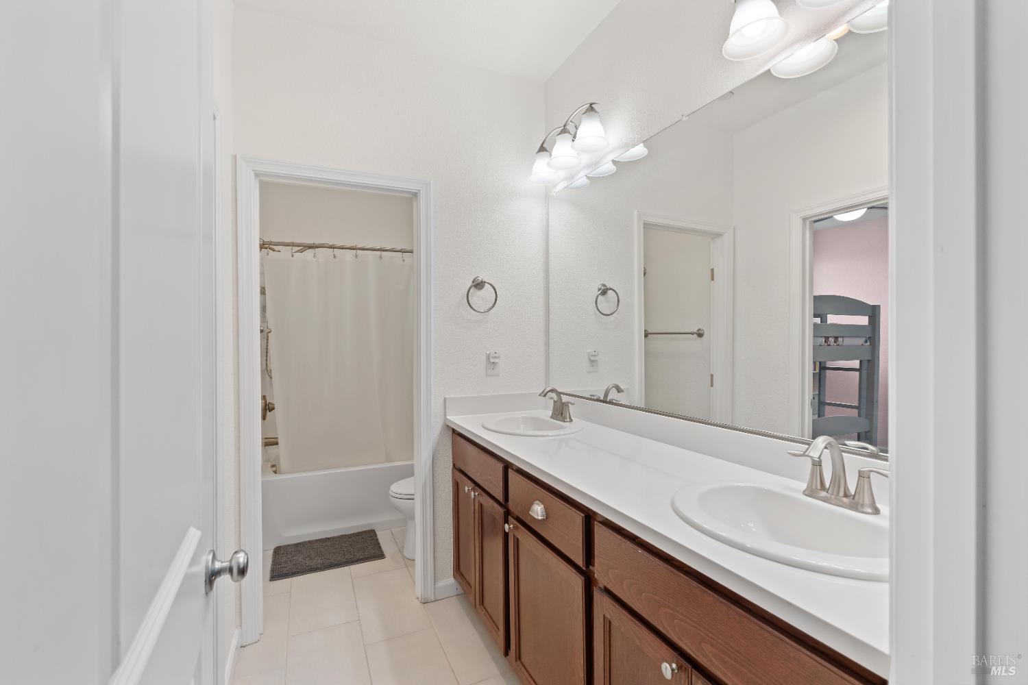 Detail Gallery Image 30 of 47 For 112 Wisteria Cir, Vacaville,  CA 95687 - 4 Beds | 3 Baths