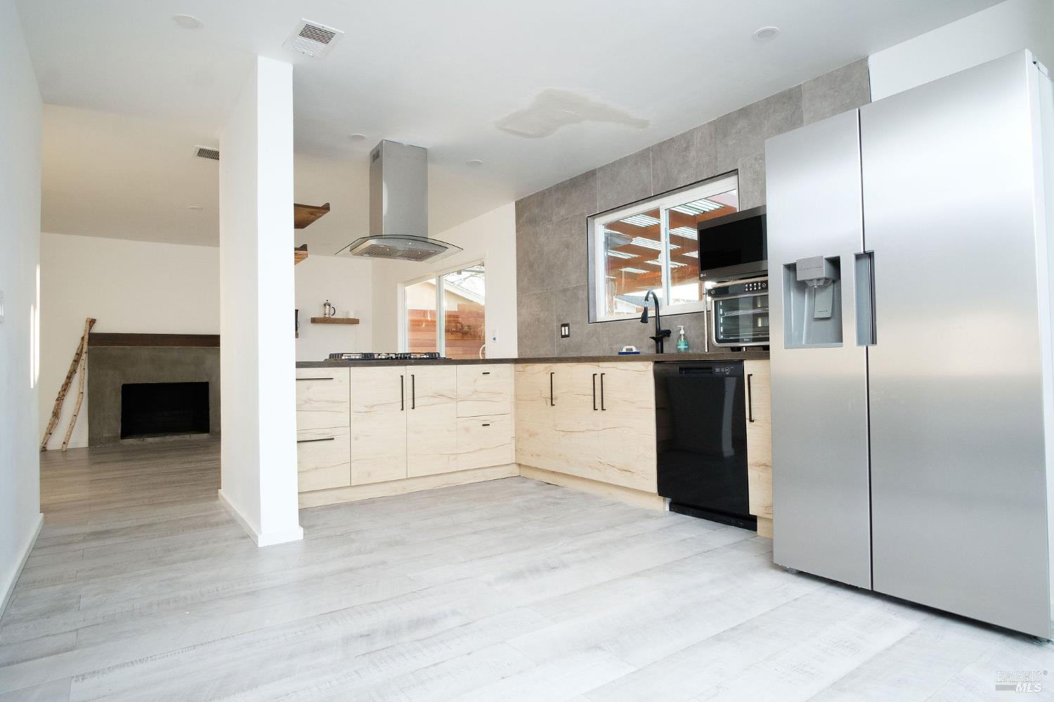 Detail Gallery Image 3 of 8 For 1210 Humphrey Dr, Suisun City,  CA 94585 - 4 Beds | 2/1 Baths