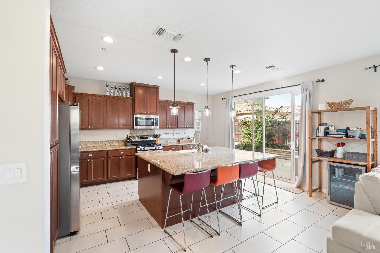 Detail Gallery Image 18 of 47 For 112 Wisteria Cir, Vacaville,  CA 95687 - 4 Beds | 3 Baths