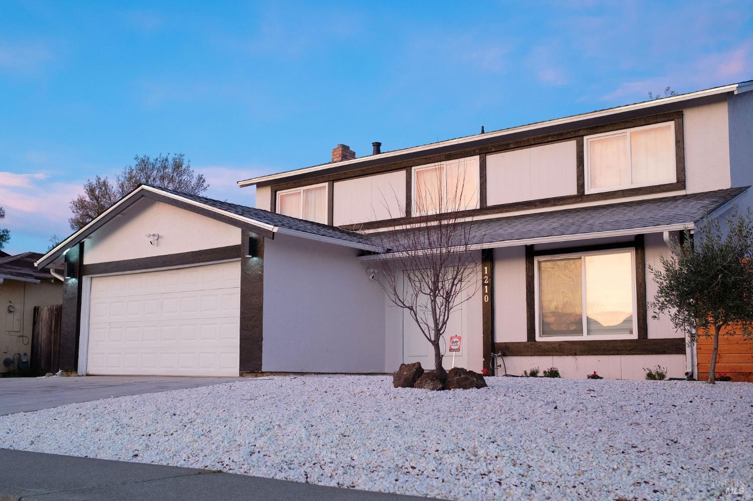 Detail Gallery Image 2 of 8 For 1210 Humphrey Dr, Suisun City,  CA 94585 - 4 Beds | 2/1 Baths