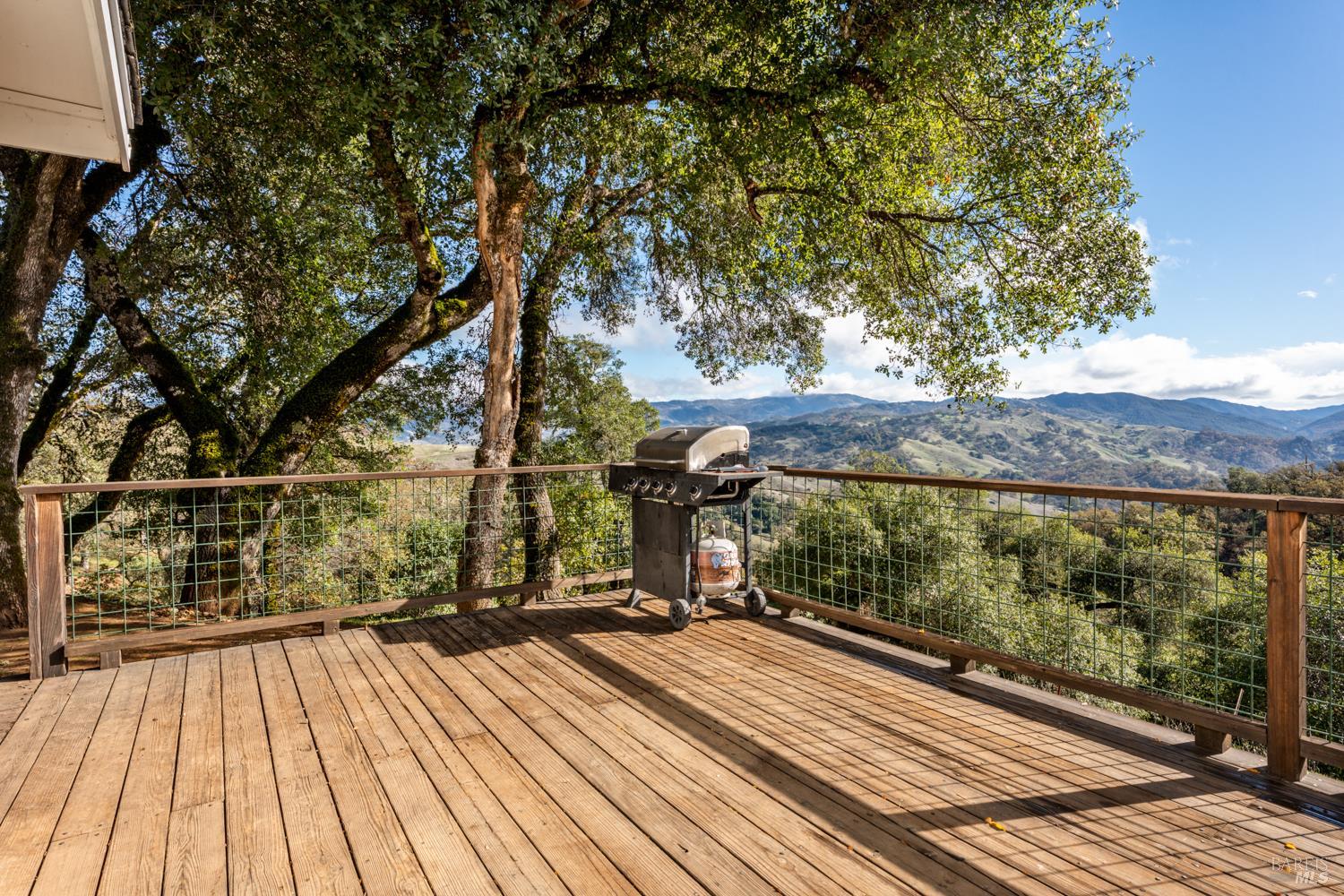Detail Gallery Image 12 of 20 For 8500 Black Bart Trl, Redwood Valley,  CA 95470 - 4 Beds | 2 Baths