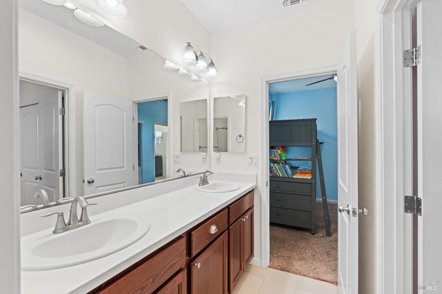 Detail Gallery Image 31 of 47 For 112 Wisteria Cir, Vacaville,  CA 95687 - 4 Beds | 3 Baths