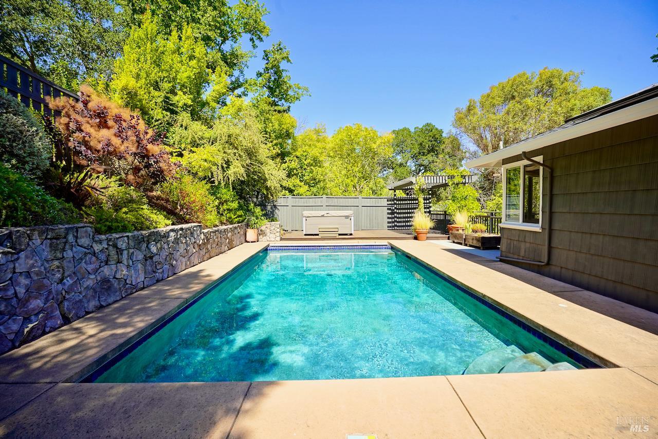 Detail Gallery Image 36 of 43 For 10 Idalia Ct, San Anselmo,  CA 94960 - 4 Beds | 3 Baths