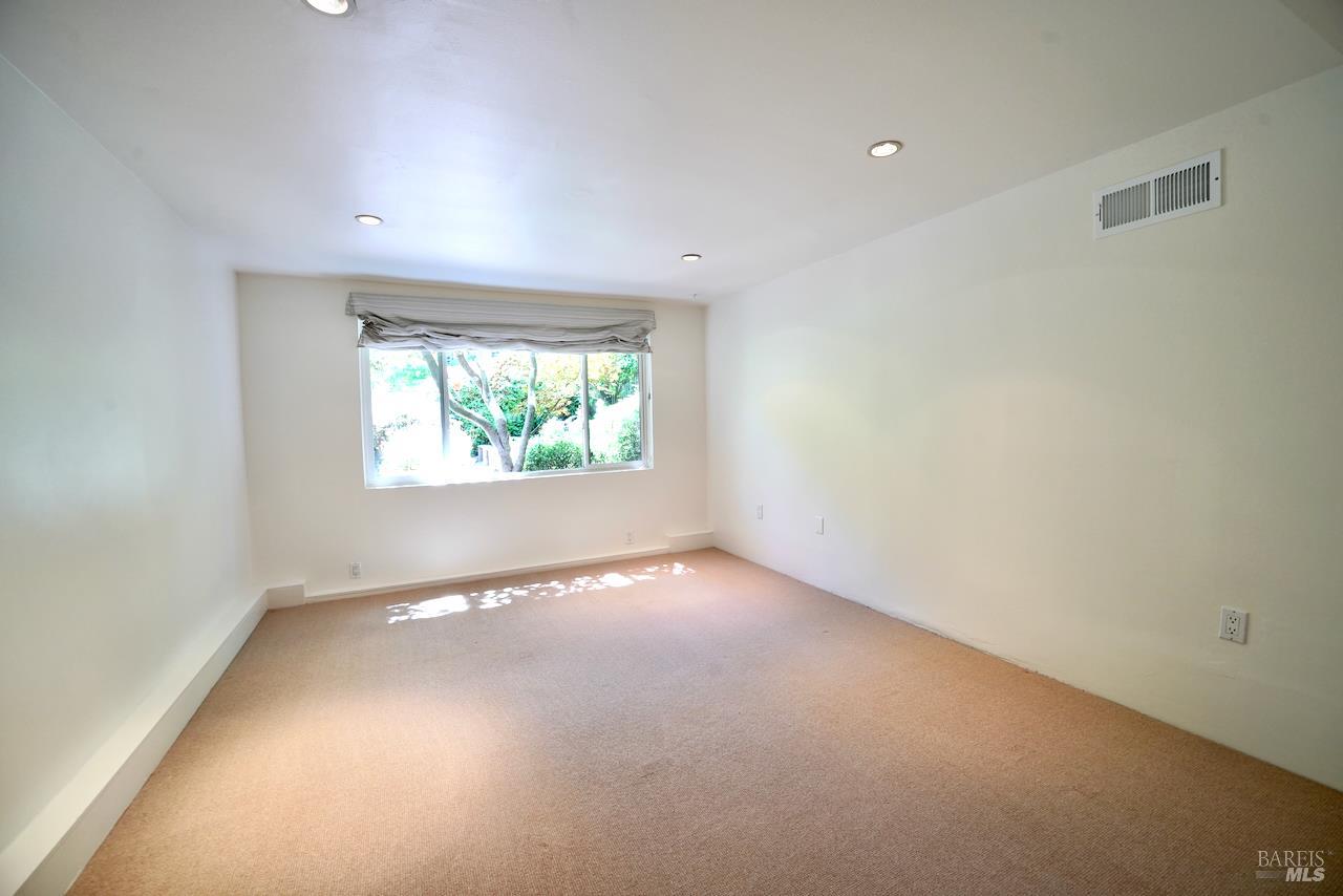 Detail Gallery Image 22 of 43 For 10 Idalia Ct, San Anselmo,  CA 94960 - 4 Beds | 3 Baths