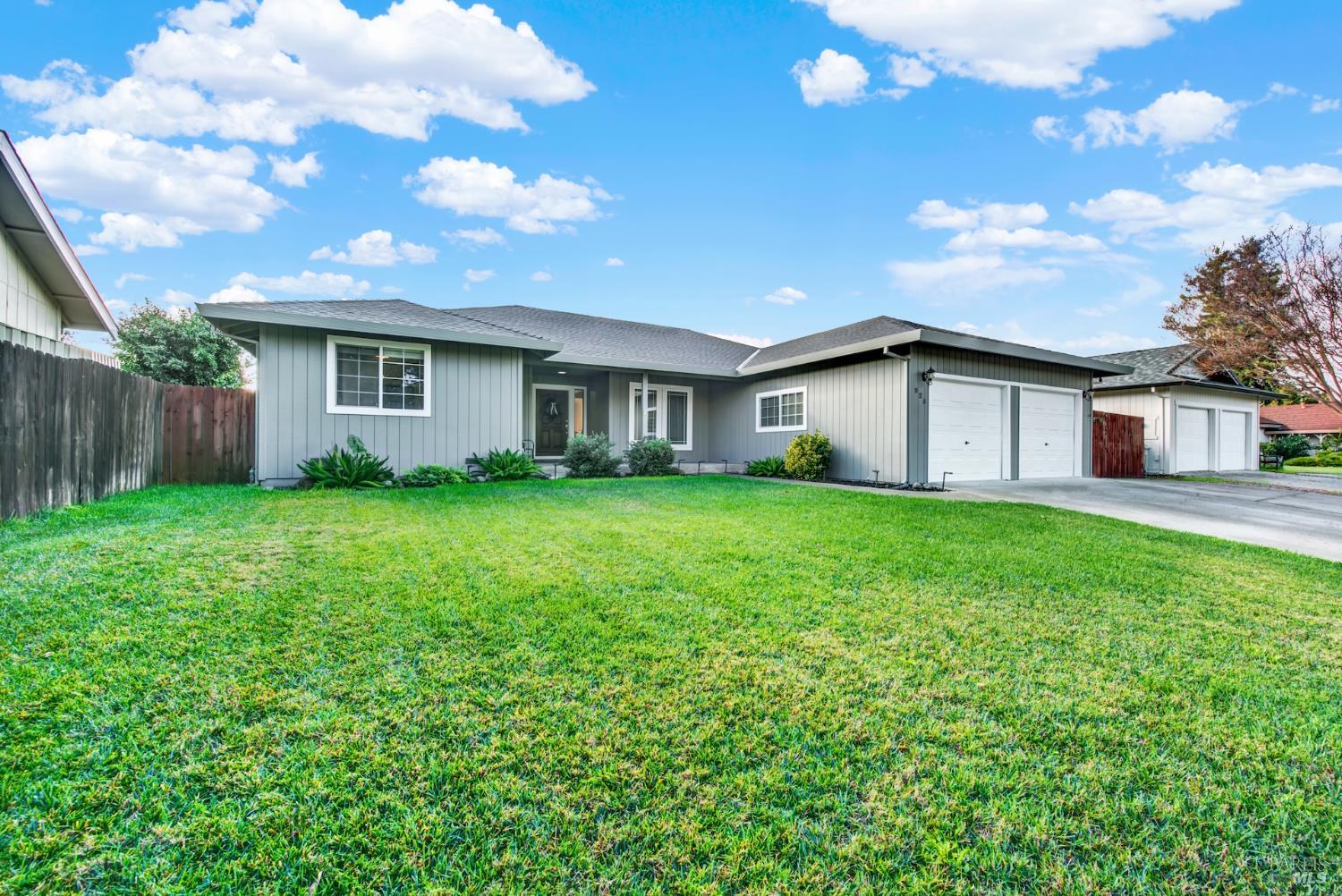 Detail Gallery Image 4 of 90 For 925 Charity Ln, Dixon,  CA 95620 - 3 Beds | 2 Baths