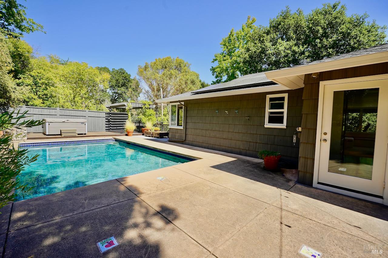 Detail Gallery Image 37 of 43 For 10 Idalia Ct, San Anselmo,  CA 94960 - 4 Beds | 3 Baths